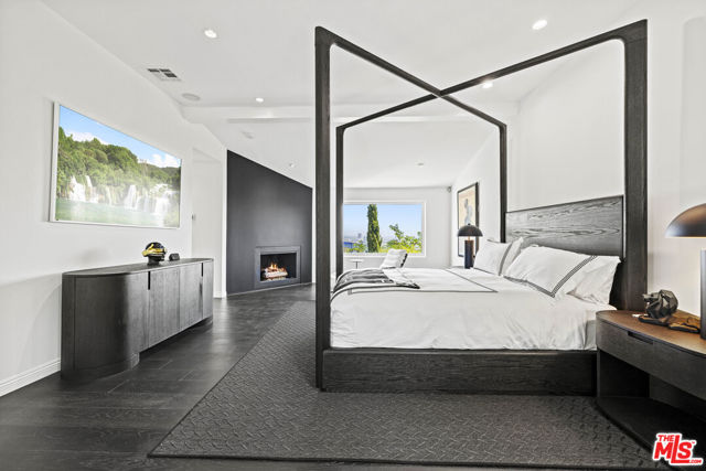 1348 Miller Drive, West Hollywood CA: https://media.crmls.org/mediaz/5abcac0d-2e16-4064-89d6-c60db9f24ae3.jpg