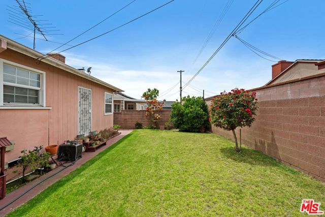 2533 W 118th Place, Hawthorne CA: https://media.crmls.org/mediaz/5abda9ab-3a42-4a80-bbea-02ceff4ab14d.jpg