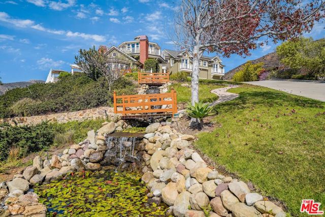 6277 Sea Star Drive, Malibu CA: https://media.crmls.org/mediaz/5abdb80d-52bc-4e4f-a964-db760124c324.jpg
