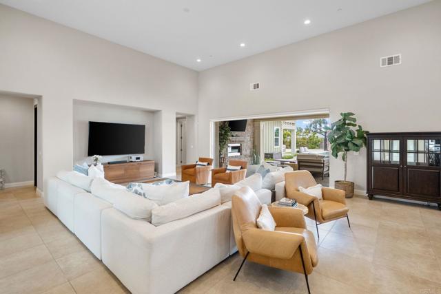956 Urania Avenue, Encinitas CA: https://media.crmls.org/mediaz/5abe50d6-fbe5-4745-80f8-7fead2193e50.jpg