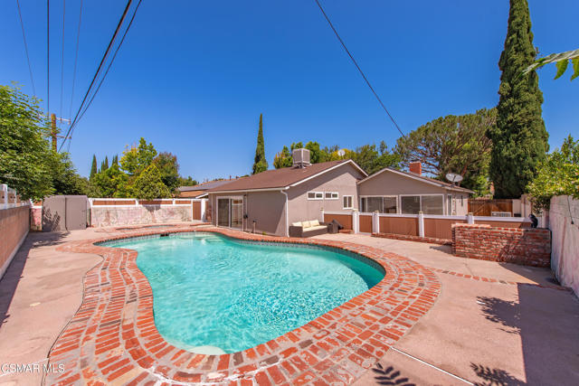 3268 Hilldale Avenue, Simi Valley CA: https://media.crmls.org/mediaz/5abeae09-9bf6-4130-b5e7-c069acd35d85.jpg