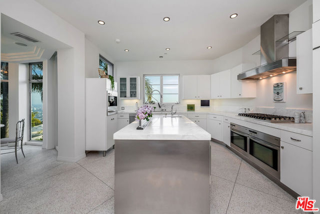 1456 Blue Jay Way, Los Angeles CA: https://media.crmls.org/mediaz/5abec0c8-8113-4aa7-b2c8-1fc575a8777d.jpg