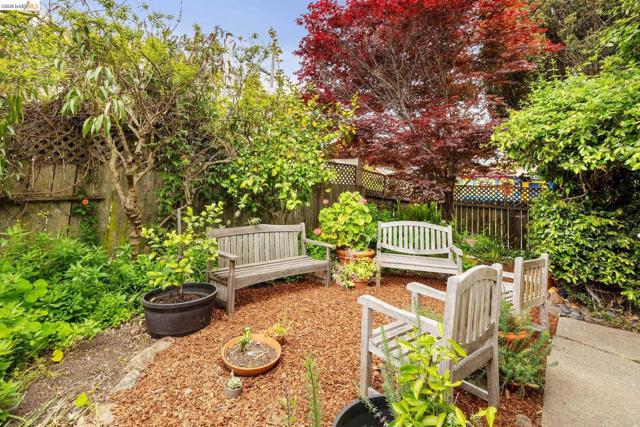 1718 Bancroft Way, Berkeley CA: https://media.crmls.org/mediaz/5abedffd-2b40-4cb0-aa4e-9cf26c1a2823.jpg