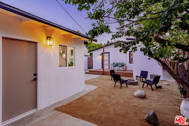 219 Joy Street, Los Angeles CA: https://media.crmls.org/mediaz/5abf145c-6b66-4e80-82dd-4ad8c86f9825.jpg