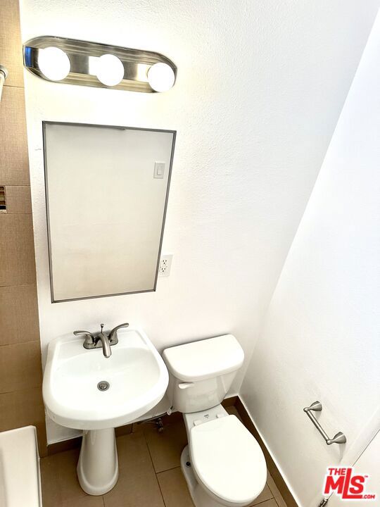 4115 W Century Boulevard, Inglewood CA: https://media.crmls.org/mediaz/5abf4e4f-b0c2-4077-bbb3-3a4d45f9b8e6.jpg