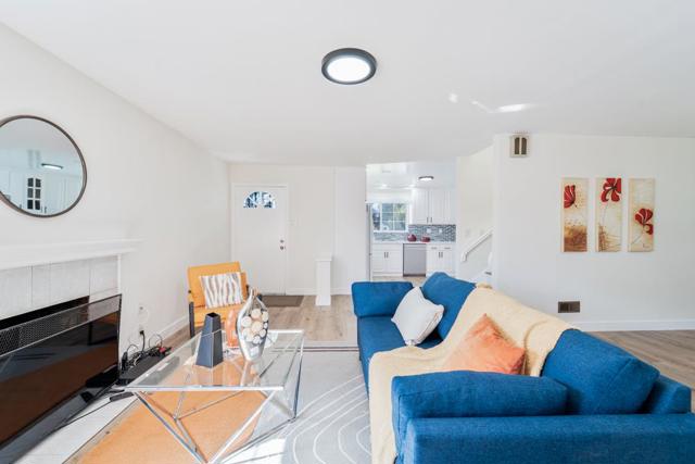 240 Daphne Way, East Palo Alto CA: https://media.crmls.org/mediaz/5abf730d-693c-4057-8cb1-de22f8e17bc2.jpg