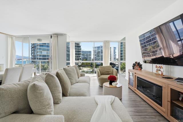 Detail Gallery Image 2 of 32 For 1730 Avenida Del Mundo #502,  Coronado,  CA 92118 - 2 Beds | 2 Baths