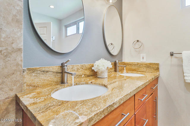 434 Vista Dorado Lane, Oak Park CA: https://media.crmls.org/mediaz/5abfbceb-4035-4f31-8648-dccc95d01d83.jpg