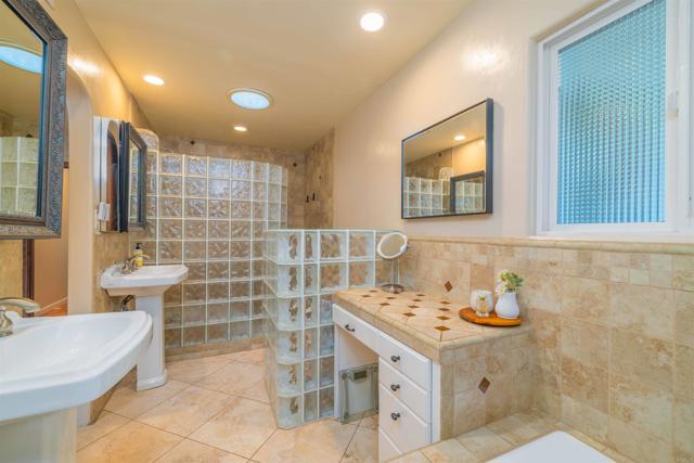 Detail Gallery Image 12 of 45 For 1454 Romance Rd, Escondido,  CA 92029 - 3 Beds | 2 Baths