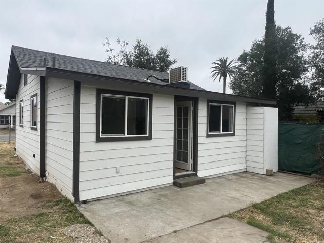 1021 D Street, Ramona CA: https://media.crmls.org/mediaz/5abfce28-45c2-4666-86b8-986dce6c4912.jpg