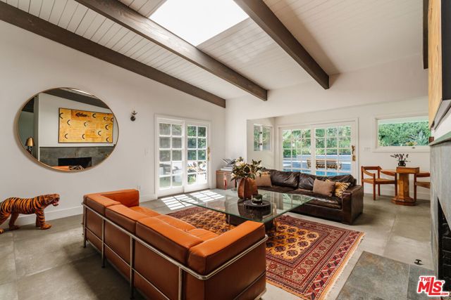 Photo of 5813 El Canon Avenue, Woodland Hills, CA 91367
