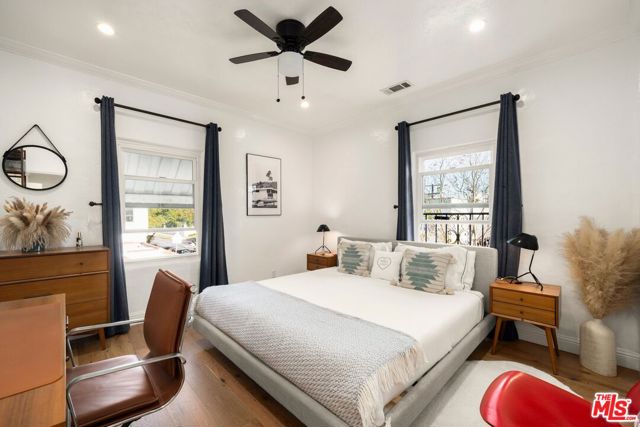500 N Genesee Avenue, Los Angeles CA: https://media.crmls.org/mediaz/5ac0ad78-fa25-4aa8-8867-f3f222c8a3d4.jpg