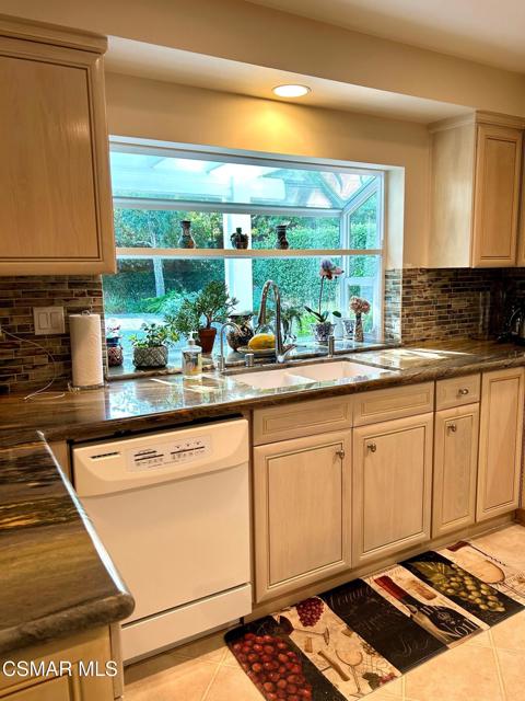 6335 Germania Court, Agoura Hills CA: https://media.crmls.org/mediaz/5ac0b39c-376d-4f20-ae26-1320937b21e7.jpg