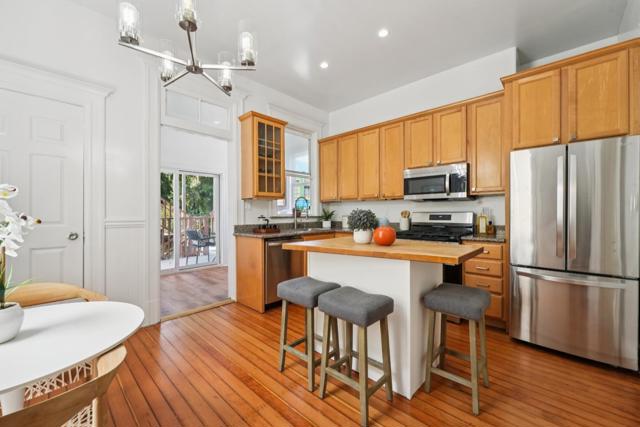 1212 Alabama Street, San Francisco CA: https://media.crmls.org/mediaz/5ac11d96-d648-4a2b-8f96-58954e589d7d.jpg