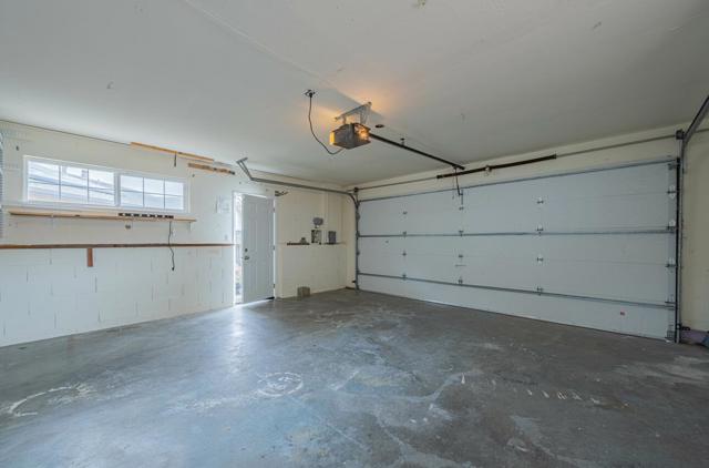 9 Harrow Court, Seaside CA: https://media.crmls.org/mediaz/5ac13ad9-bd71-40e8-9dea-615239097eee.jpg
