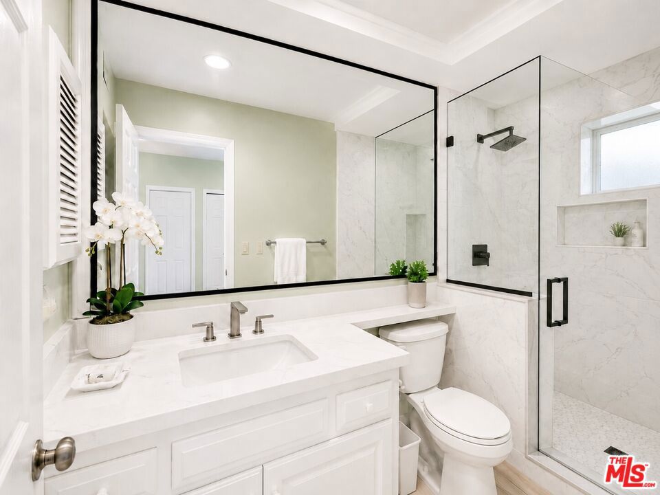 https://media.crmls.org/mediaz/5ac17eb9-1ee9-4319-b9b7-f1007d62bc31.jpg?preset=X-Large