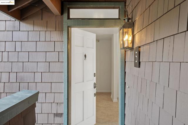 5 Harwich Walk, Pleasant Hill CA: https://media.crmls.org/mediaz/5ac18264-a519-4a83-a1f8-64422e8b35e5.jpg