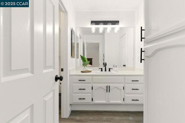 5220 Portillo Valley, San Ramon CA: https://media.crmls.org/mediaz/5ac1df97-68ea-4308-88c6-f43aeada8bce.jpg