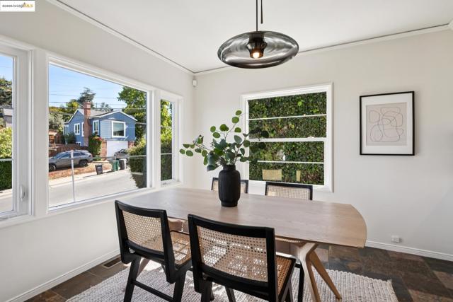4701 Kaphan Ave, Oakland CA: https://media.crmls.org/mediaz/5ac20025-1a7c-4251-a52c-593a1dd482c7.jpg
