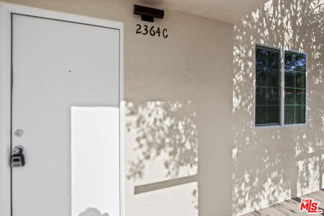 2370 Lime Avenue, Long Beach CA: https://media.crmls.org/mediaz/5ac2a966-d822-4b6b-84f4-ff0a3793f136.jpg
