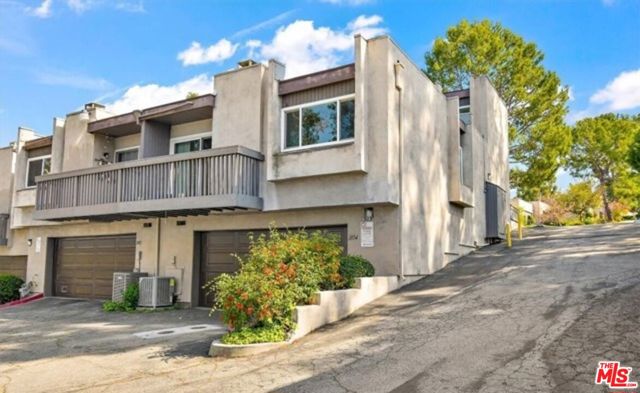 1728 Mountain Terrace Lane, Montebello CA: https://media.crmls.org/mediaz/5ac2be03-8902-430a-aa66-936a3ad4bc3e.jpg