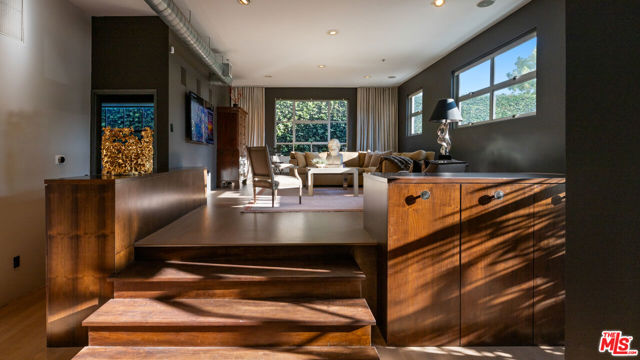 710 N Orlando Avenue, West Hollywood CA: https://media.crmls.org/mediaz/5ac30697-0708-4f15-b60d-2ae28f9e4781.jpg