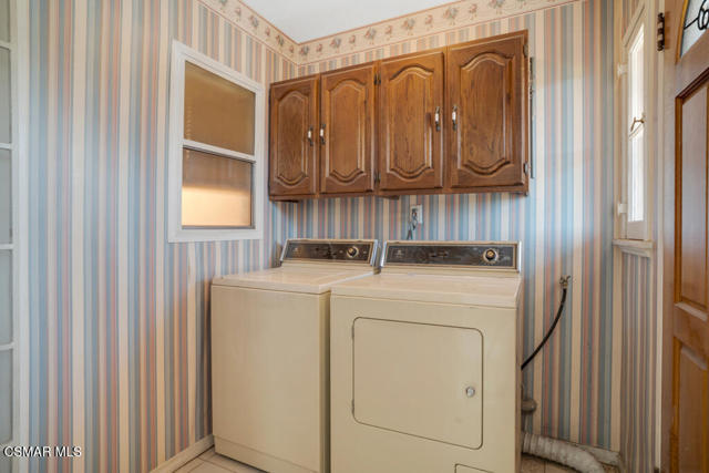 2327 Royal Avenue, Simi Valley CA: https://media.crmls.org/mediaz/5ac32b23-d555-43f8-9a2c-03a374260d0f.jpg