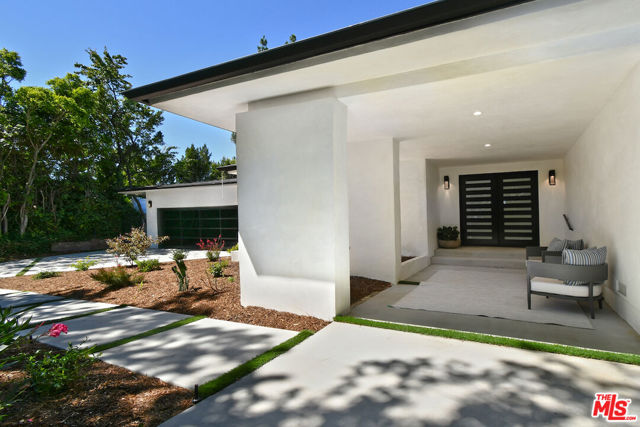 3221 Elvido Drive, Los Angeles CA: https://media.crmls.org/mediaz/5ac39a0e-b599-409f-9ae9-4de131a35634.jpg