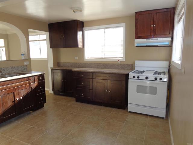 404 414 PALM AVENUE, Chula Vista CA: https://media.crmls.org/mediaz/5ac3b7b6-0a91-48d2-b67a-ccbd62729ae0.jpg