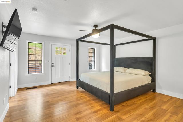 16806 Brewer Rd, Grass Valley CA: https://media.crmls.org/mediaz/5ac41ae6-fb8f-411d-8d59-e13c2c185af3.jpg