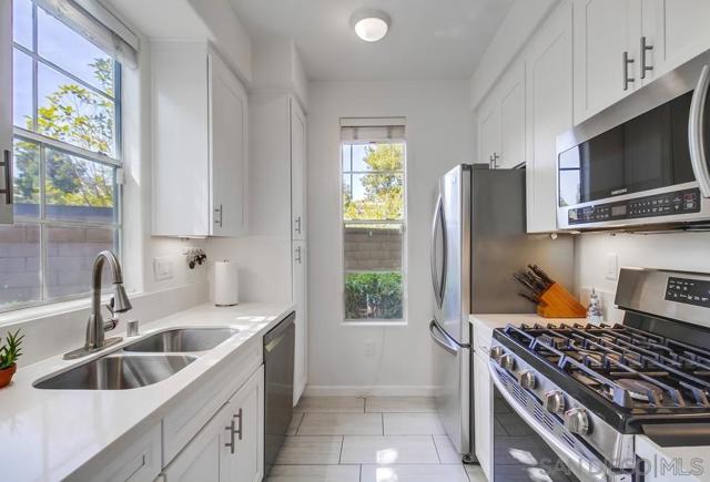 3534 Caminito El Rincon, San Diego CA: https://media.crmls.org/mediaz/5ac41bfd-4a04-4192-8071-d3adadc08959.jpg