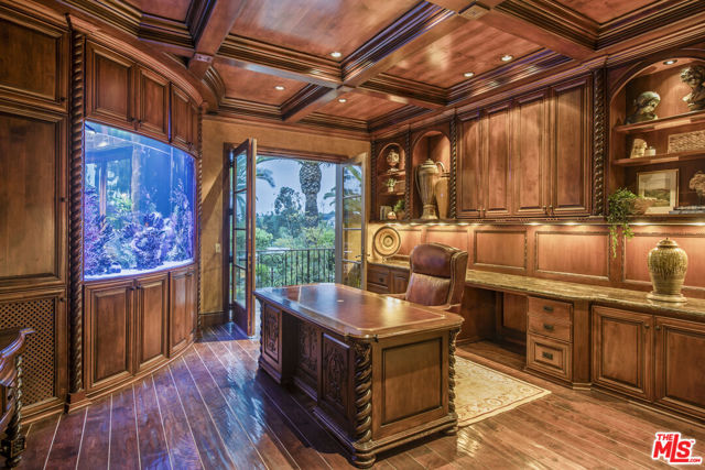 427 La Marina Drive, Camarillo CA: https://media.crmls.org/mediaz/5ac48fc0-de1f-4a9a-b0ca-c62a216149db.jpg