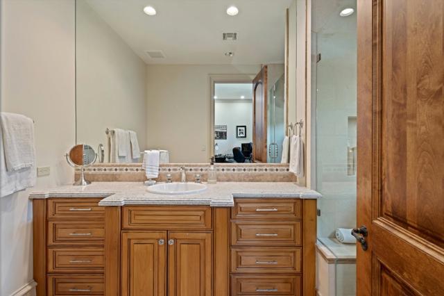 28 Grande View Court, Rancho Mirage CA: https://media.crmls.org/mediaz/5ac4f47f-53cc-4c5f-a692-eb0dc924b3bc.jpg