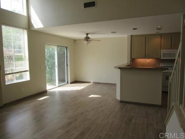 Detail Gallery Image 4 of 17 For 4665 Los Alamos Way #C,  Oceanside,  CA 92057 - 3 Beds | 2/1 Baths