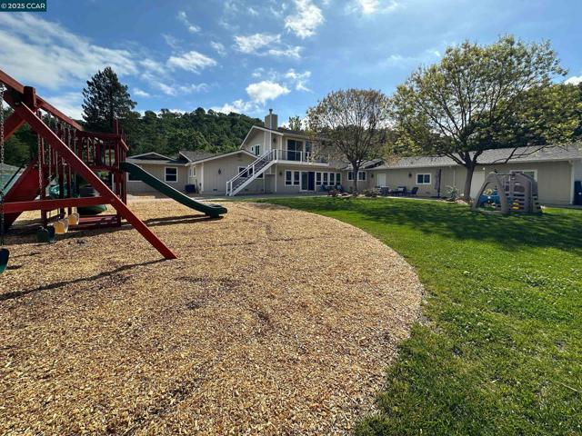2200 Tice Valley Blvd +3BR ADU, Walnut Creek CA: https://media.crmls.org/mediaz/5ac55edc-62d1-4a5d-a1ff-047295f7be20.jpg