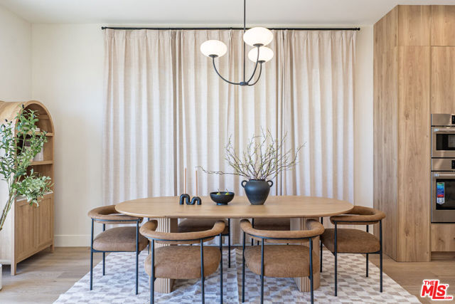 812 W Avenue 37, Los Angeles CA: https://media.crmls.org/mediaz/5ac5bdb7-b1c0-43c4-89dc-3a043fda05de.jpg