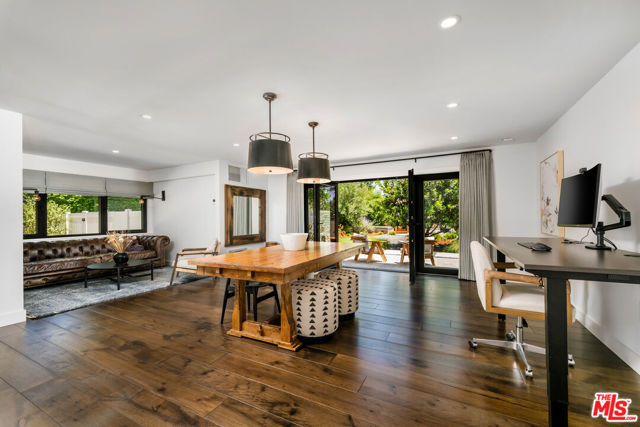24884 Jim Bridger Road, Hidden Hills CA: https://media.crmls.org/mediaz/5ac5e888-0a41-42cd-bd06-00cce65c1e32.jpg