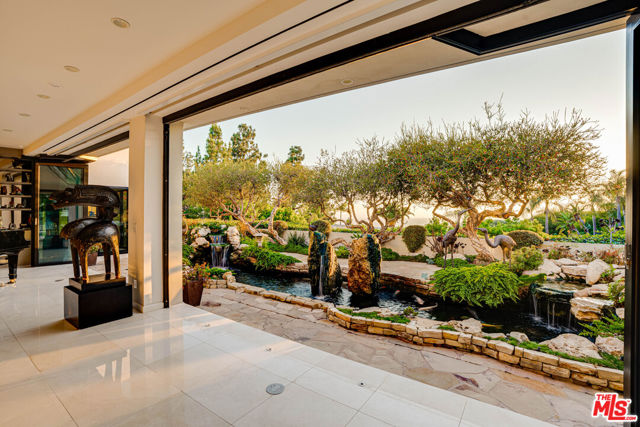 1821 Loma Vista Drive, Beverly Hills CA: https://media.crmls.org/mediaz/5ac5ef5e-2908-4f7f-a84f-31385eb1dd7d.jpg