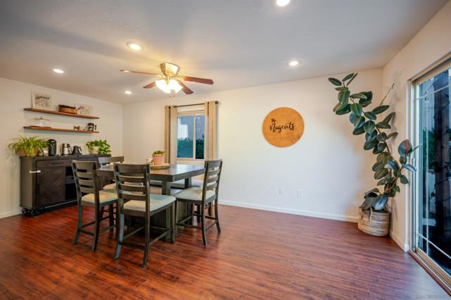 140 Rainier Ct, Chula Vista CA: https://media.crmls.org/mediaz/5ac608ec-b92a-4465-ada0-5fb0c285e75c.jpg