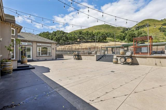 2995 Day Road, Gilroy CA: https://media.crmls.org/mediaz/5ac616a4-5a1f-404e-8bc9-dfb90fadeeda.jpg