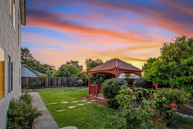 9082 Spencer Court, Gilroy CA: https://media.crmls.org/mediaz/5ac67465-12a7-4c60-ac74-39a184ad3511.jpg