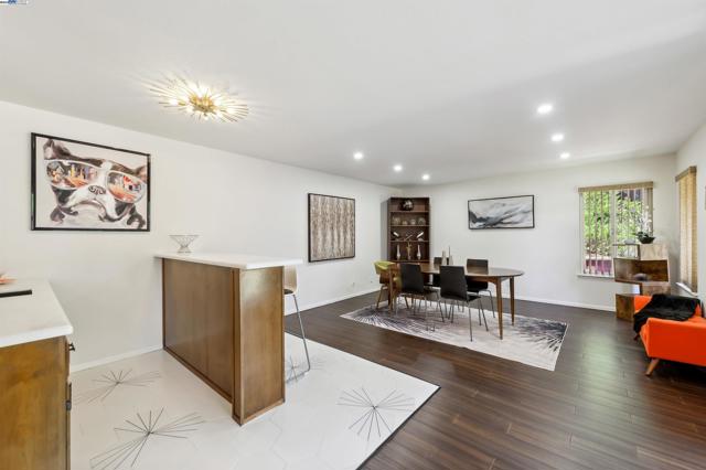 7606 Desertwood Ln, Pleasanton CA: https://media.crmls.org/mediaz/5ac67a72-5e92-4d60-bf6d-ba1fe1c38ac8.jpg