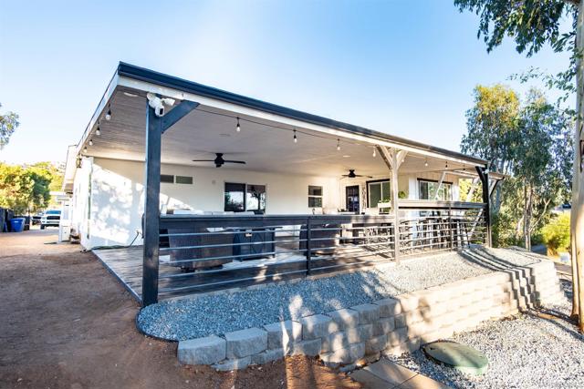 11534 Manzanita Rd, Lakeside CA: https://media.crmls.org/mediaz/5ac6a6af-94e9-466a-bfec-ed3fa2bec89c.jpg