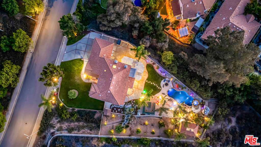 https://media.crmls.org/mediaz/5ac6ac8e-c637-410d-9330-689b70e8212e.jpg?preset=X-Large