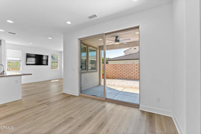5024 Rexton Drive, Camarillo CA: https://media.crmls.org/mediaz/5ac6ecba-4671-4b6c-973e-e3e3ea0ac261.jpg