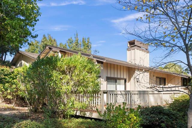 1360 Trinity Drive, Menlo Park CA: https://media.crmls.org/mediaz/5ac751d1-b266-425f-8e7d-497faa96b733.jpg