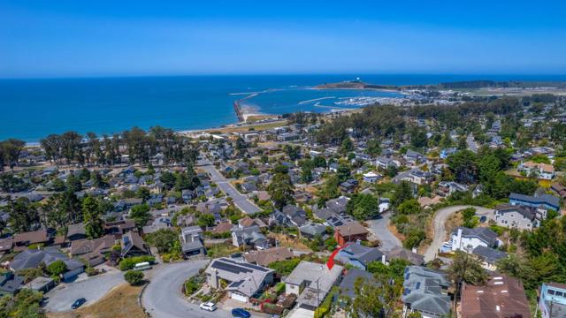 215 El Granada Boulevard, Half Moon Bay CA: https://media.crmls.org/mediaz/5ac7711a-9f8c-4210-a866-da54527222c3.jpg