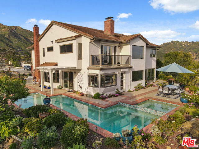 23255 W Paloma Blanca Drive, Malibu CA: https://media.crmls.org/mediaz/5ac7acc5-6188-4c5c-9ac4-59dc2dfaa2ca.jpg