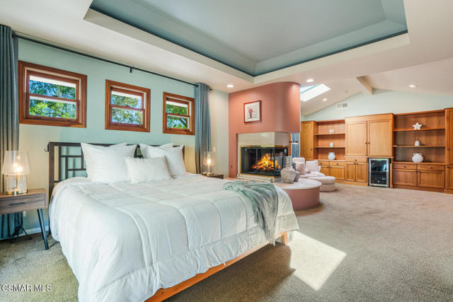 356 Laguna Terrace, Simi Valley CA: https://media.crmls.org/mediaz/5ac80593-3ea4-44ff-928e-67a8ad49709c.jpg