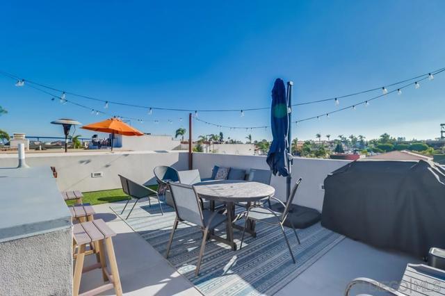 1016 1st St, Coronado CA: https://media.crmls.org/mediaz/5ac92a34-4dcb-4b55-b18c-e279d24950c5.jpg